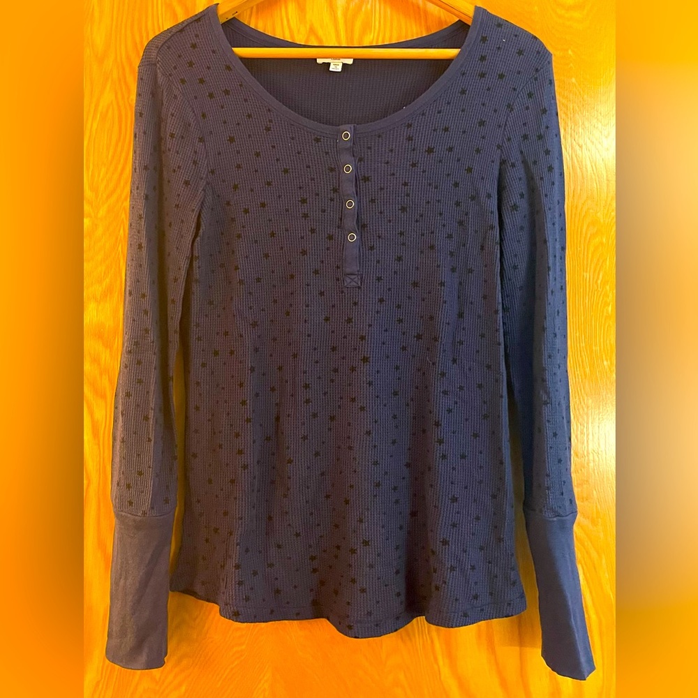 Long sleeve Splendid Henley size large in midnight blue with blue stars
